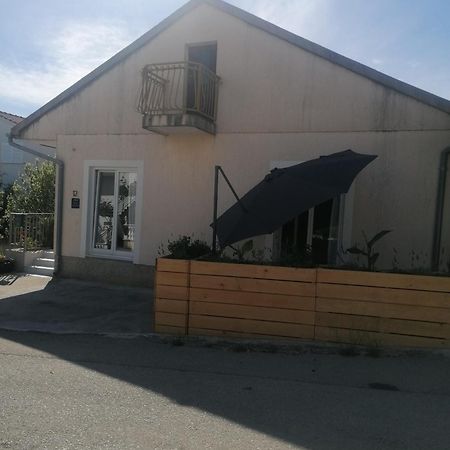 Haeuschen Am Meer Vodice Exteriör bild