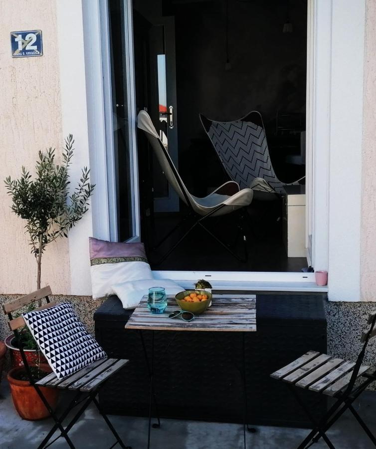 Haeuschen Am Meer Vodice Exteriör bild